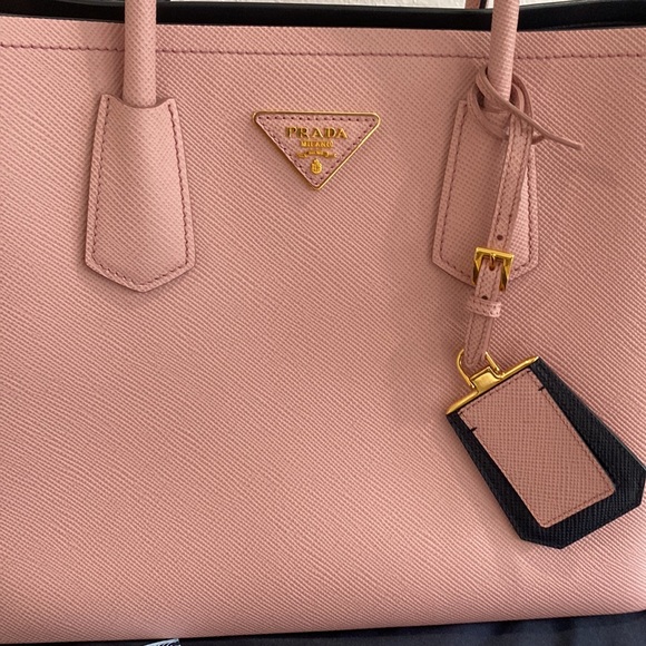 Prada excellent condition - Picture 2 of 15